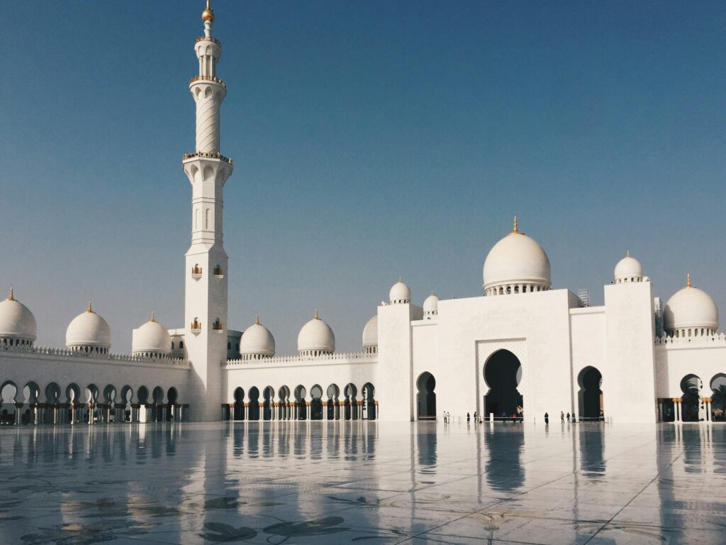pexels-photo-337904-337904 Beautiful view of Sheikh Zayed Grand Mosque with minarets and domes in Abu Dhabi under a clear blue sky.